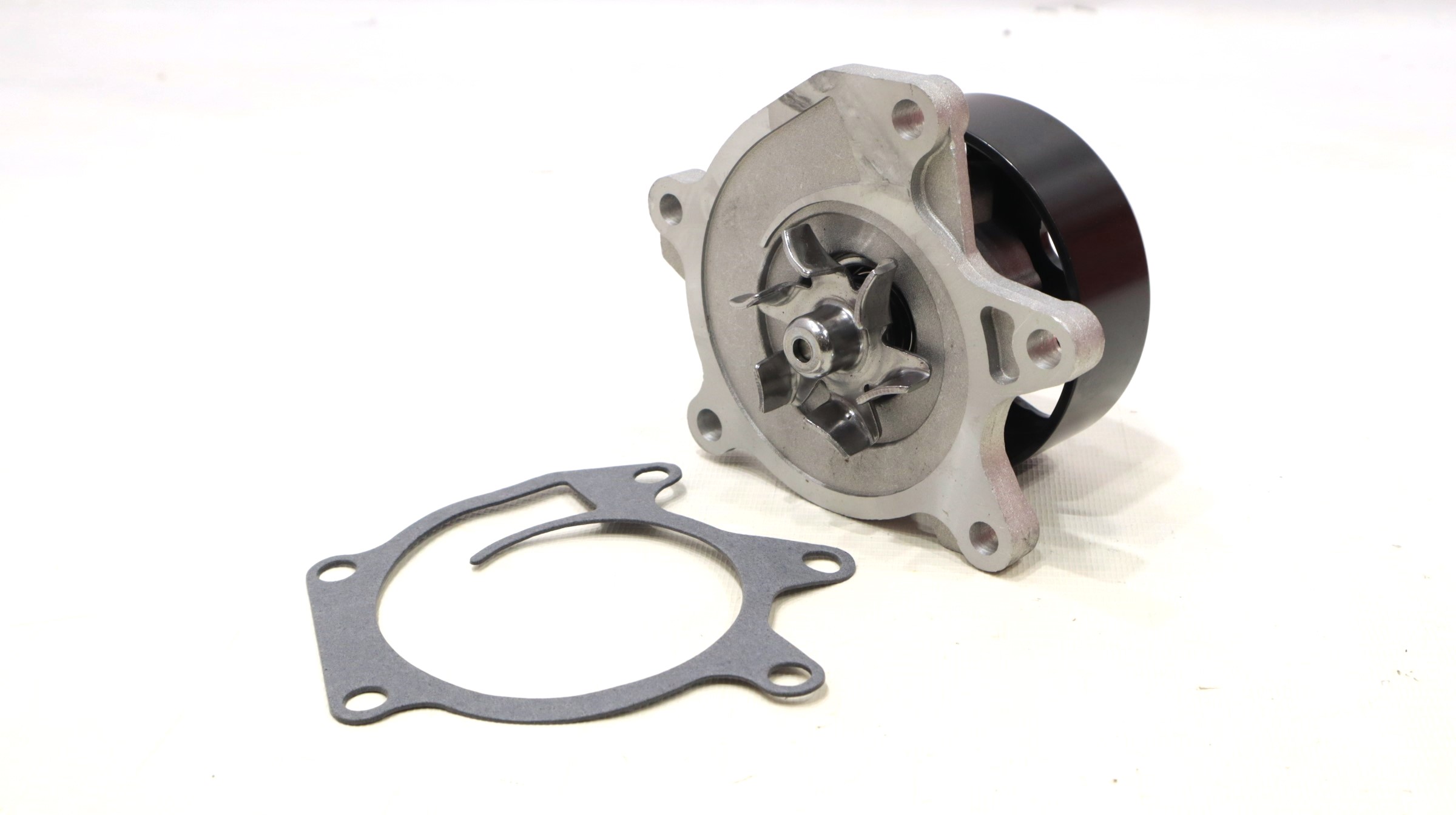 Насос водяной NISSAN JUKE 1.6 TATSUMI